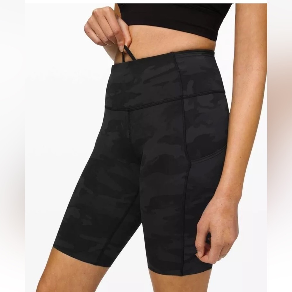 Lululemon Sz 4 "Incognito Camo Gray
Multi" Fast Free Shorts 10" 🏃🏻‍♀️ workout 🏋️